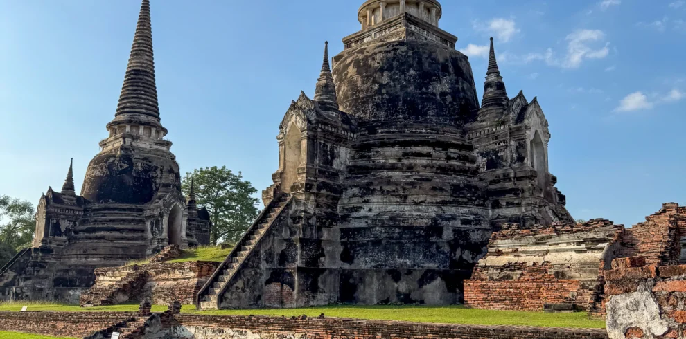 wat-chaiwatthanaram-ayutthaya-temple-seen-from-river-boat